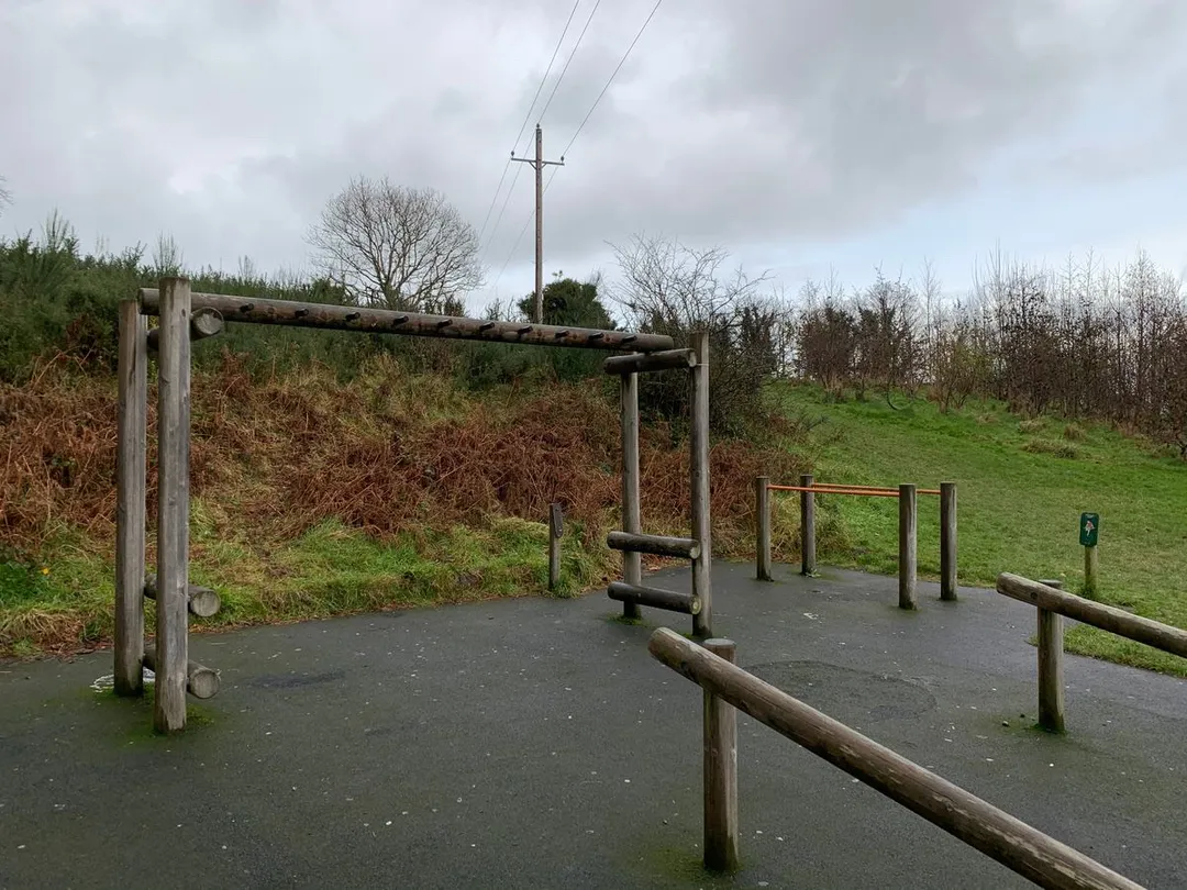 Barres parallèles à Outdoor Gym #wp3556 in Bangor – photo 2 sur 2