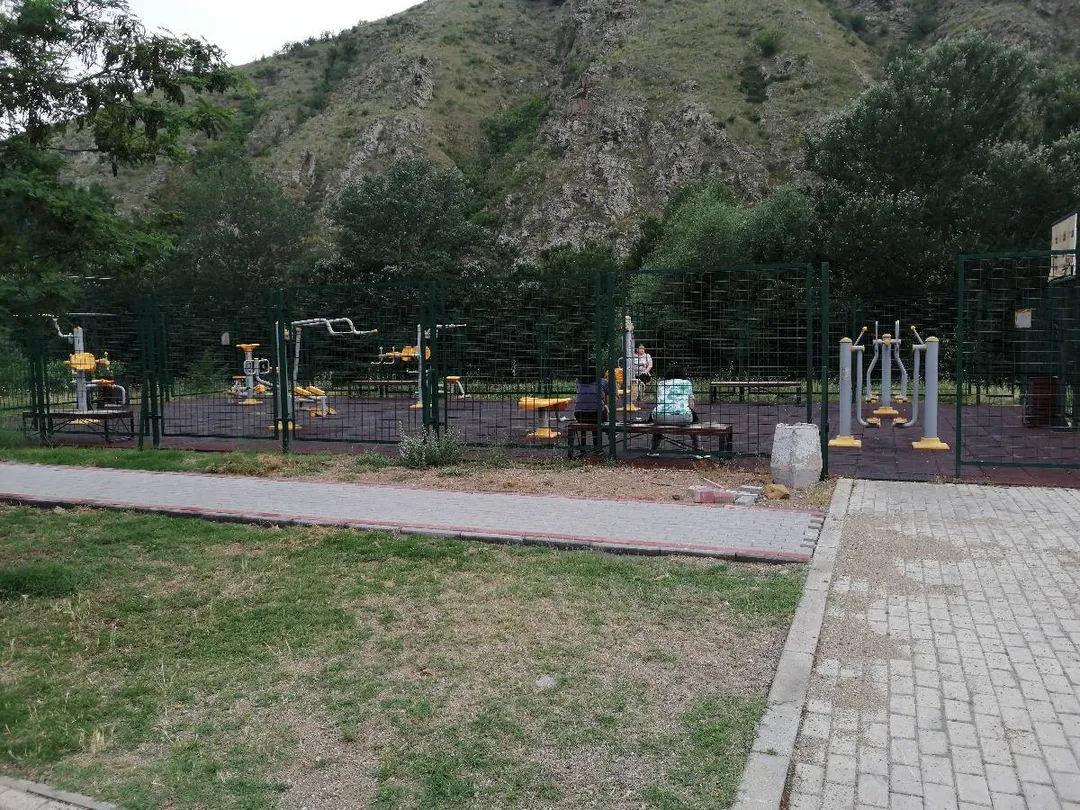 Air Walker la Calisthenics Park at фитнес справи на отворено, Штип – fotografia 1 din 1