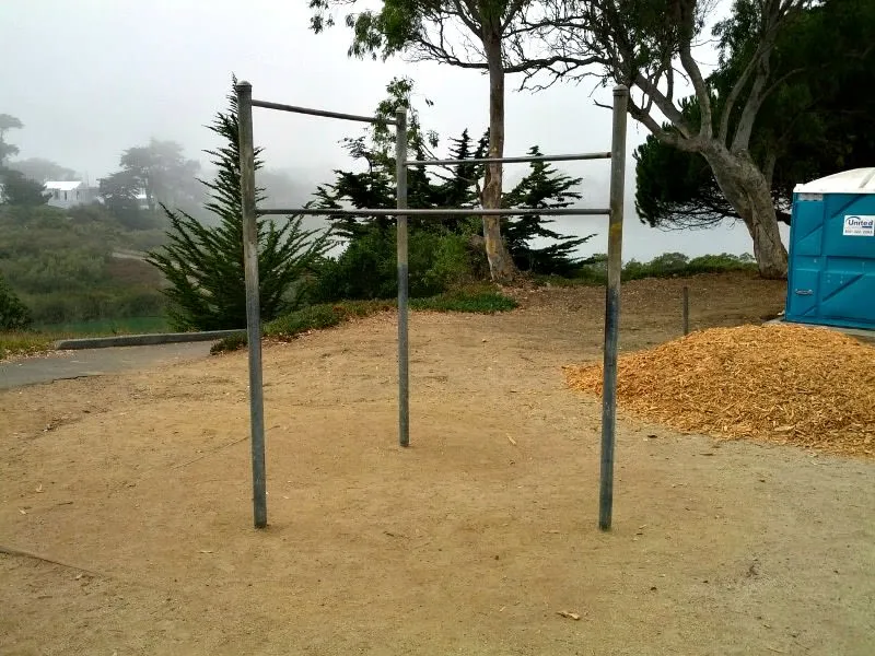 Barra de Dominadas en Calisthenics Park at Lake Merced Bike Path, San Francisco – foto 1 de 1