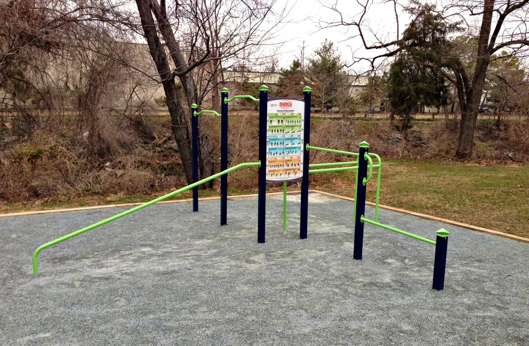 Pull Up Bar at Calisthenics Park at 31st Street South, Arlington – photo 1 of 1