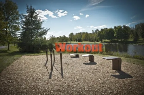 Рукохід на майданчику Calisthenics Park at Boulevard Gaétan-Boucher, Longueuil – фото 3 з 4