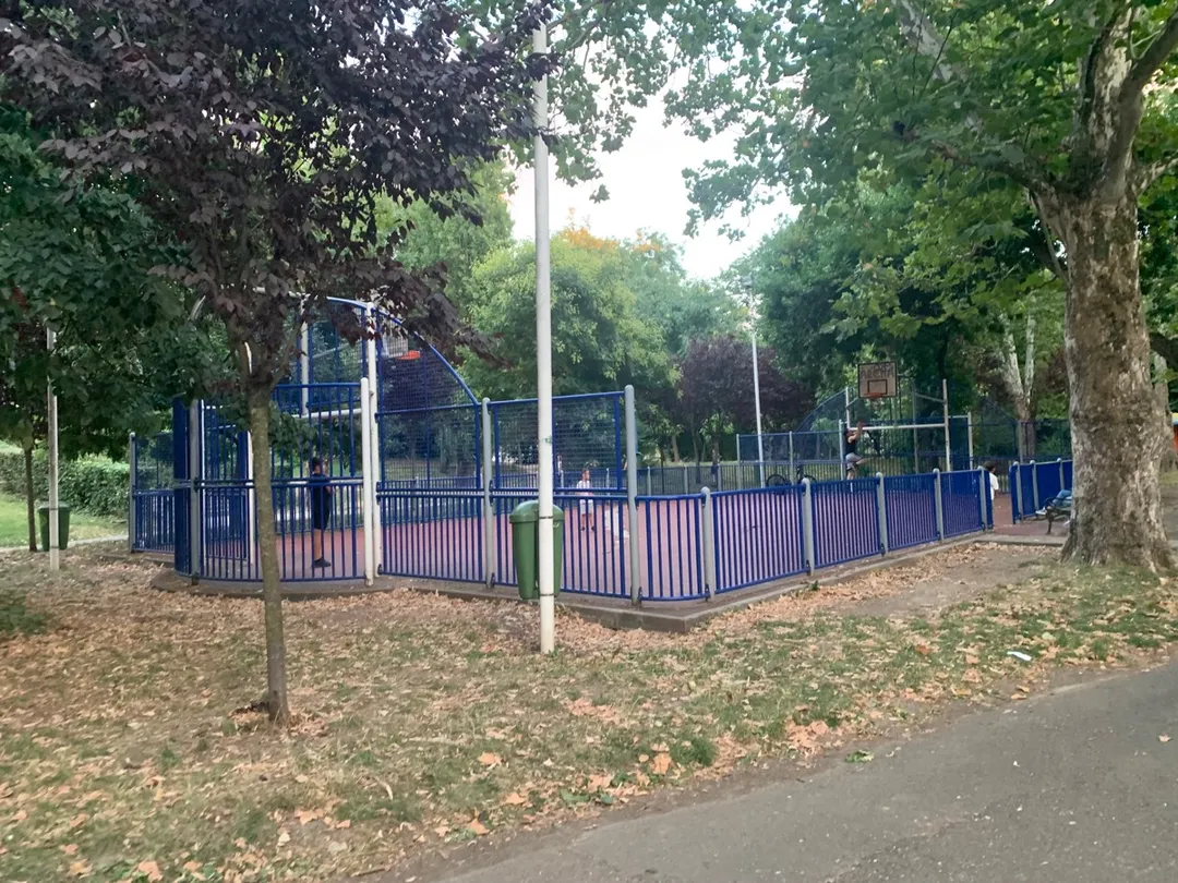 Caminador Aéreo en Calisthenics Park at Aleea Circului, București – foto 5 de 5