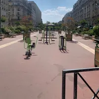 Calisthenics Park at Avenue des Ternes, Paris - thumbnail 1