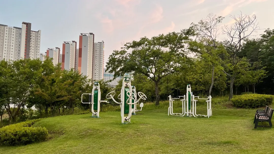 Panca per addominali presso Outdoor Gym in 능곡동, 시흥시 – foto 2 di 2