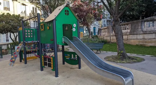 Calisthenics Park at Rue La Fayette, Paris