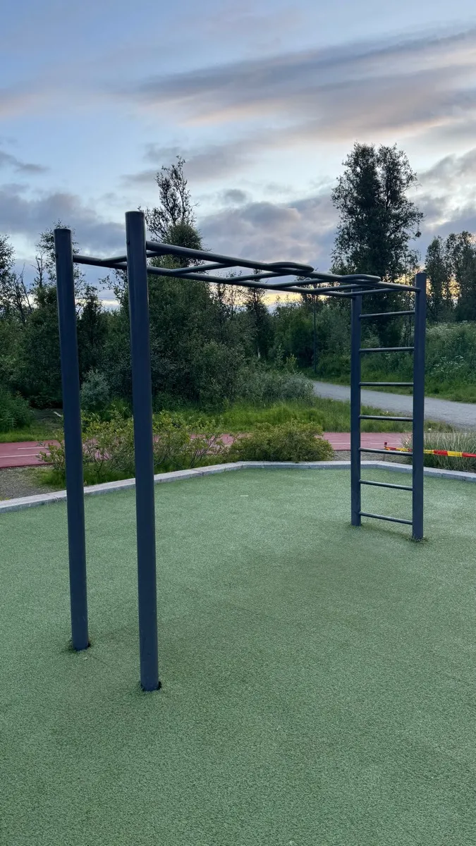 Bară de tracțiuni la Calisthenics Park at Charlottenlund treningspark, Tromsø – fotografia 1 din 1
