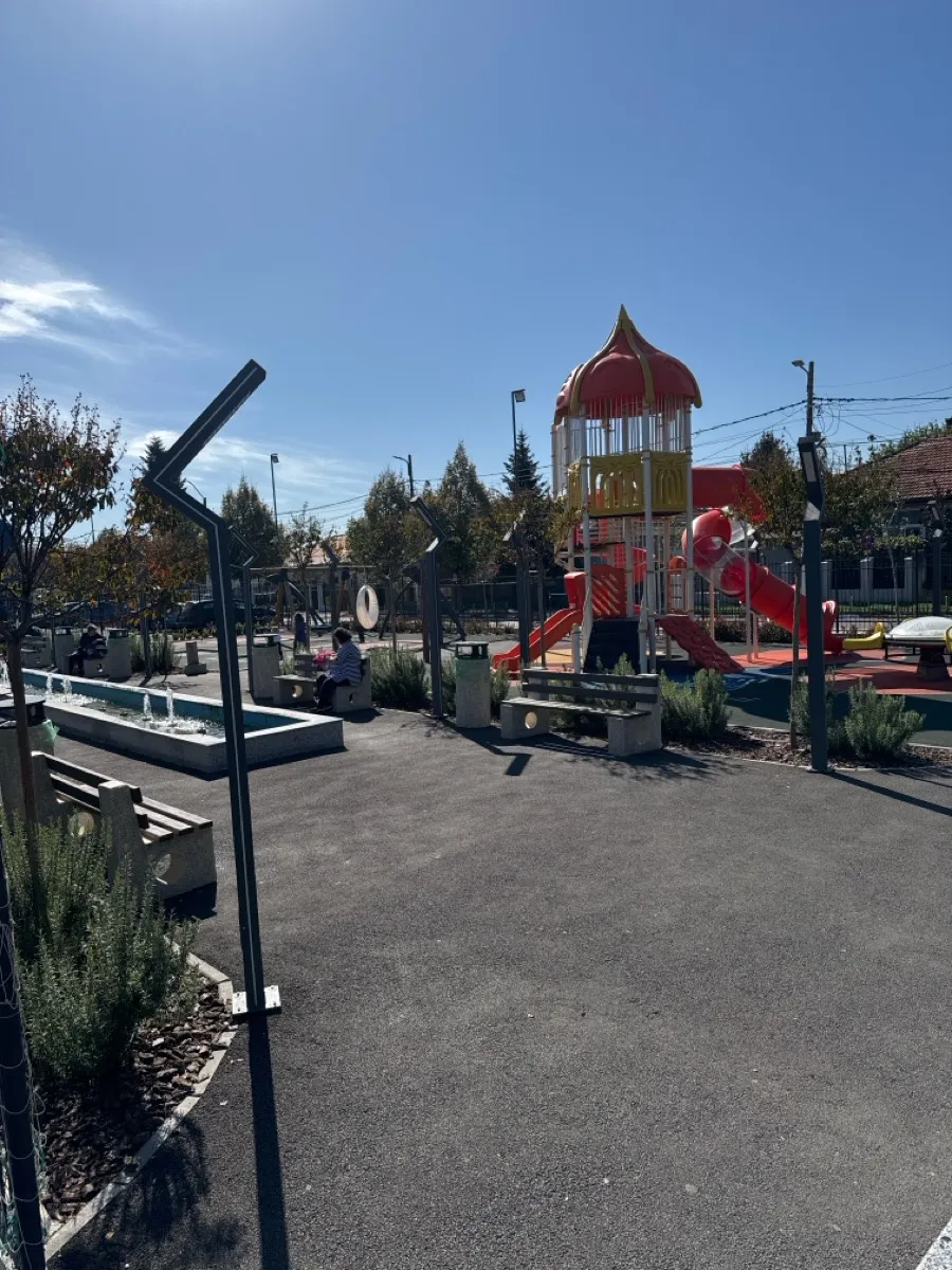 Barres parallèles à Calisthenics Park at Strada Buziaș, Voluntari – photo 2 sur 5