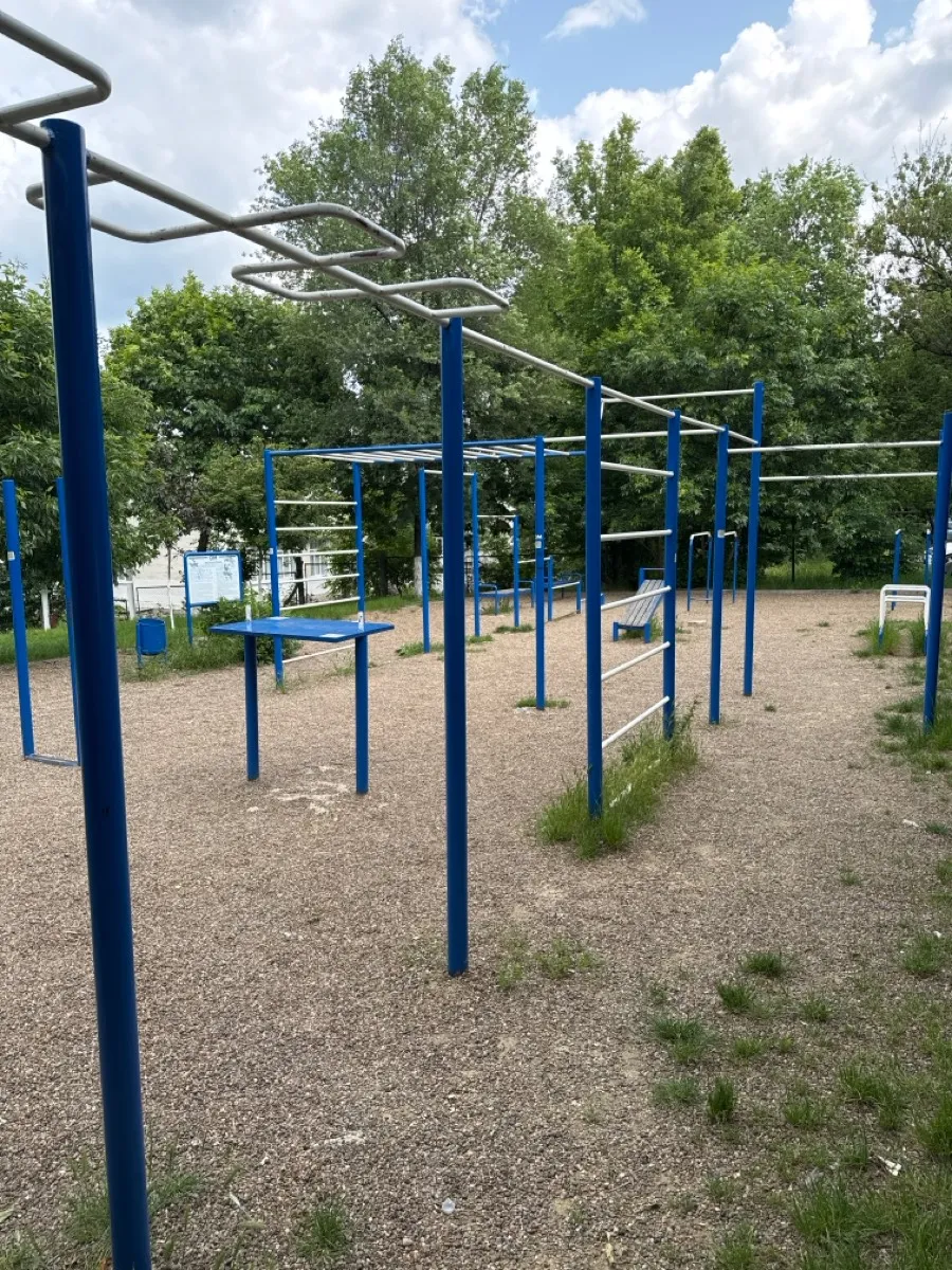 Bare paralele la Calisthenics Park at Bulevardul Traian, Chișinău #wp3729 – fotografia 2 din 3