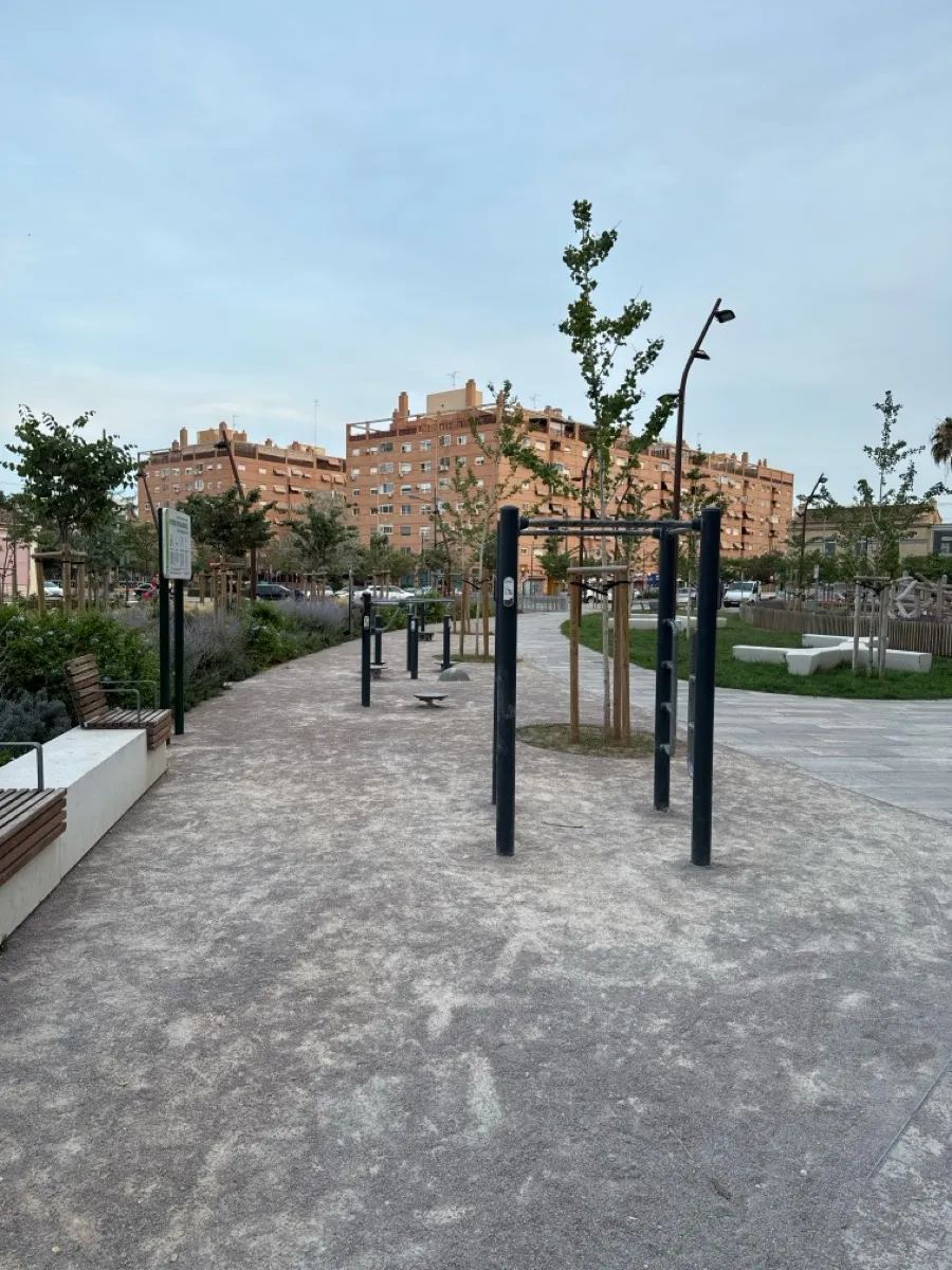 Barra de Dominadas en Calisthenics Park at Carrer de Manuela Estellés, València – foto 1 de 3