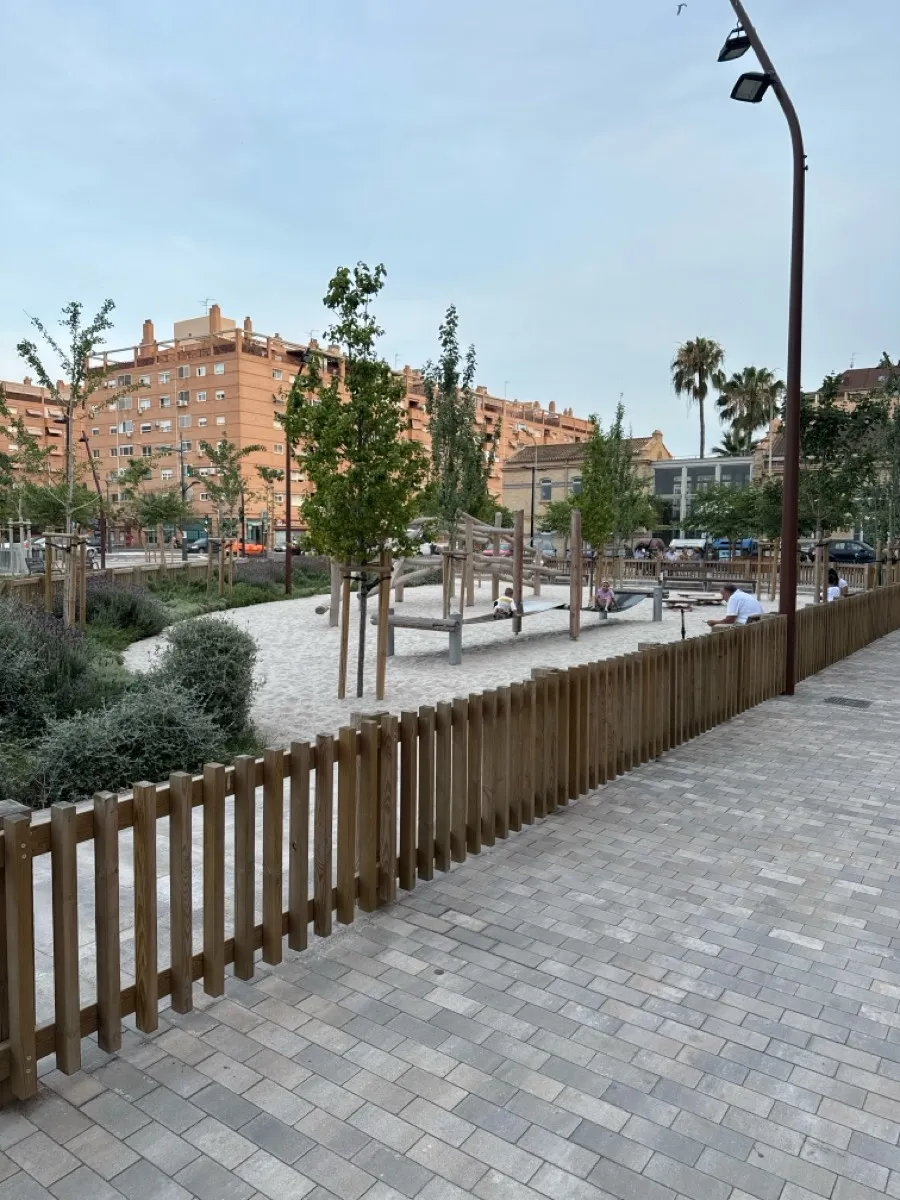 Barras Paralelas en Calisthenics Park at Carrer de Manuela Estellés, València – foto 3 de 3