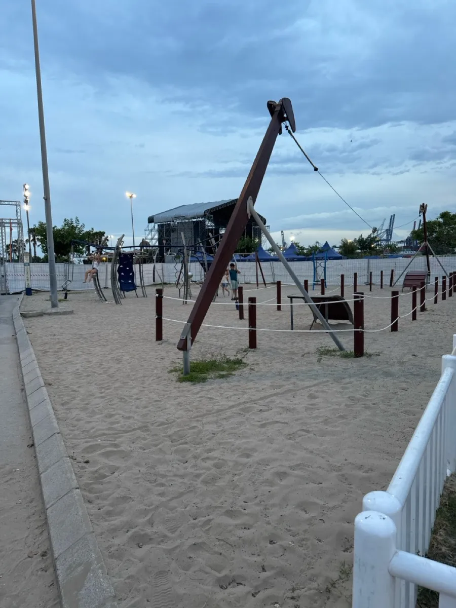 Banc à abdominaux à Calisthenics Park at Passeig de la Remor, València – photo 1 sur 4