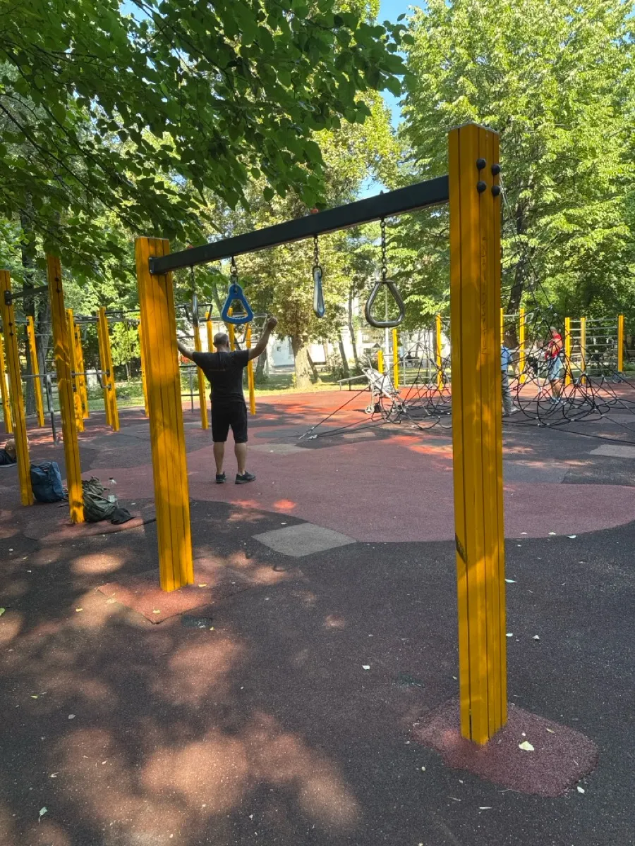 Parallele presso Calisthenics Park at Bulevardul Basarabia, București – foto 2 di 2