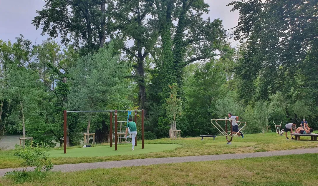 Bară de tracțiuni la Calisthenics Park at Quai Ernest-Ansermet, Genève – fotografia 1 din 1
