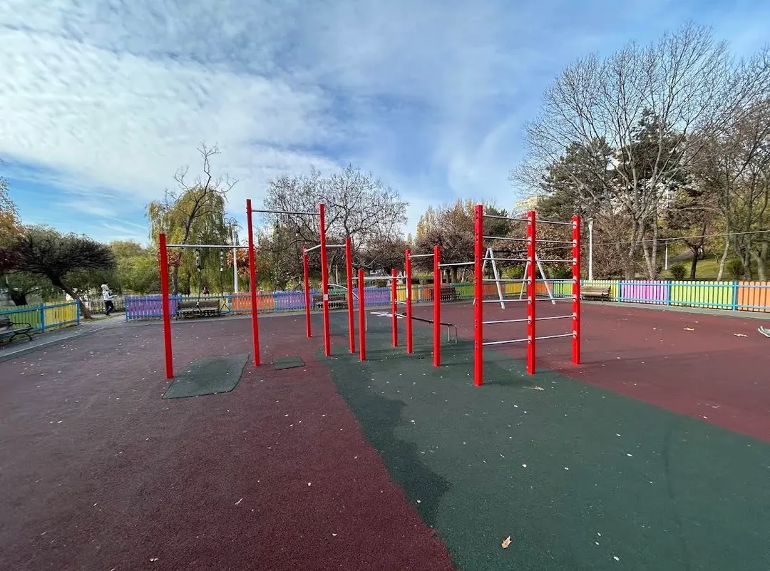 Barren bei Calisthenics Park at Aleea Platanilor, București – Foto 2 von 2