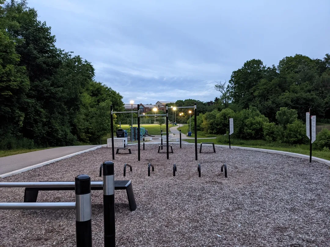 Jump Platform at Calisthenics Park at Richard Clark Drive, Toronto – photo 3 of 3
