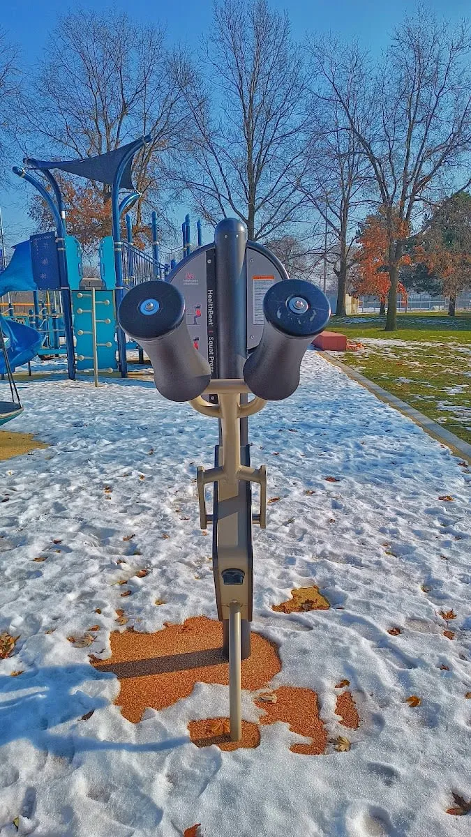 Calisthenics Park at Malta Street, Toronto – photo 3 of 6