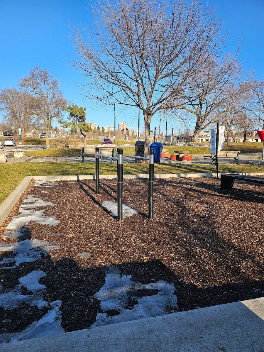 Pull Up Bar at Calisthenics Park at Municipal Drive, Toronto – photo 1 of 4
