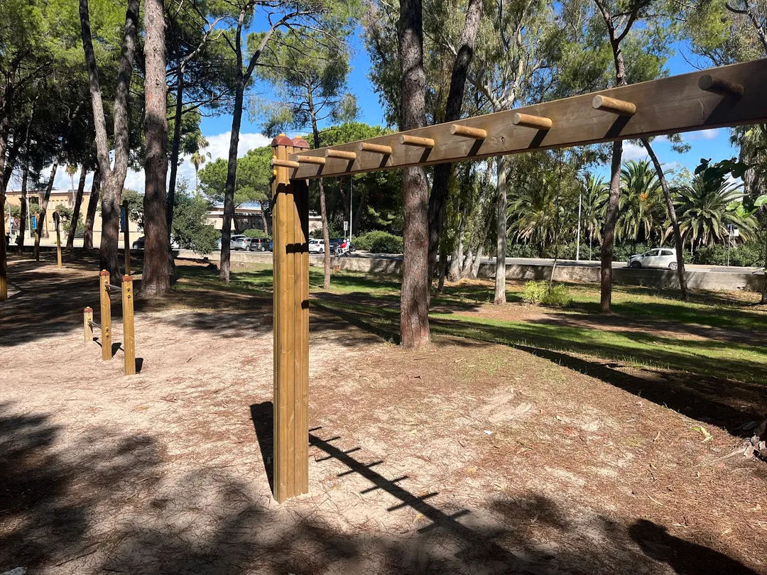 Spalier la Calisthenics Park at Via Francesco Costantino, l'Alguer/Alghero – fotografia 3 din 5