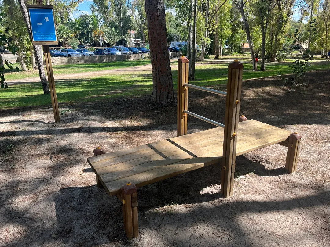 Bancă pentru abdomen la Calisthenics Park at Via Francesco Costantino, l'Alguer/Alghero – fotografia 5 din 5