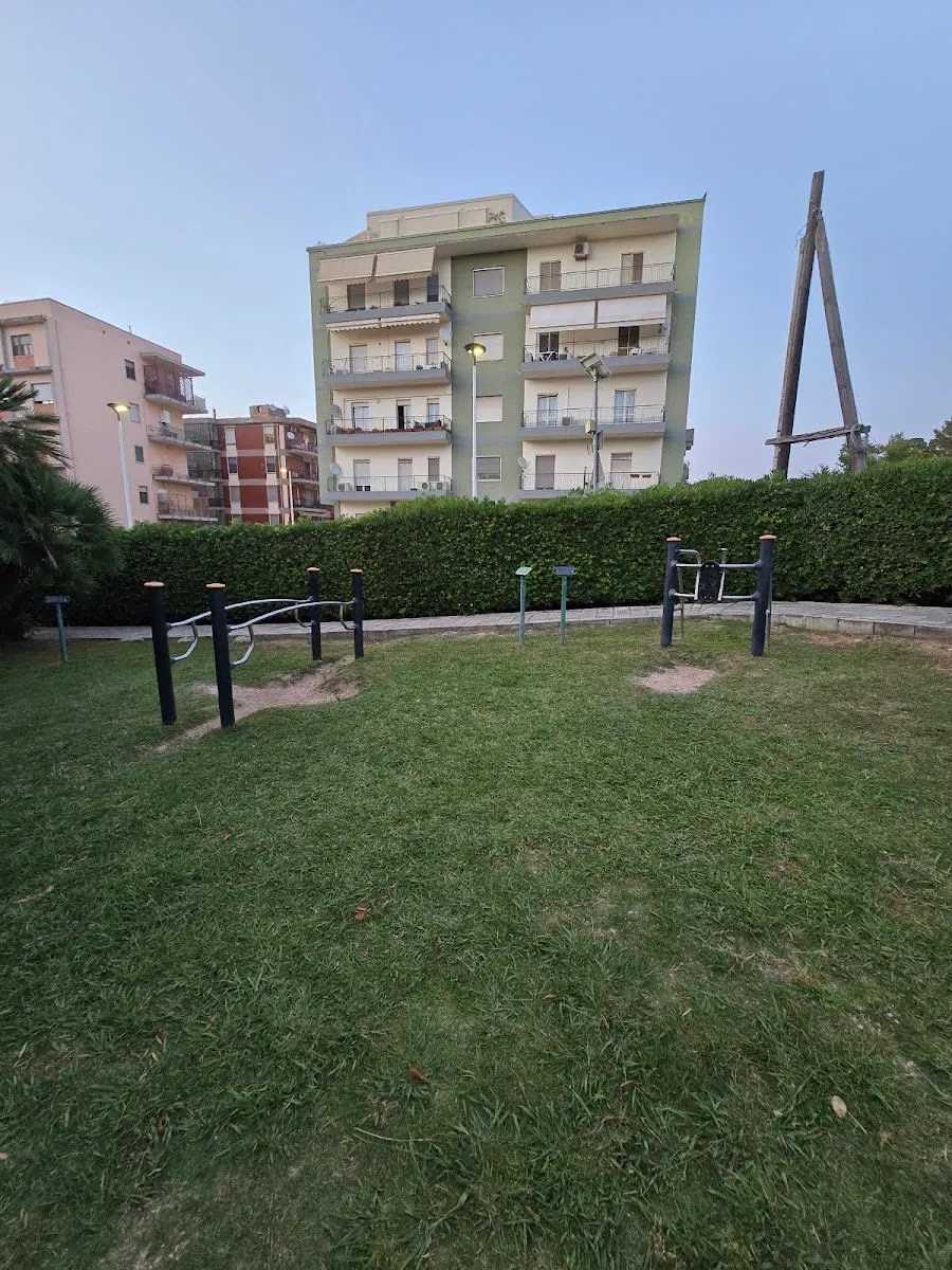 Шведская стенка на площадке Calisthenics Park at Viale Europa, Casteddu/Cagliari – фото 3 из 3
