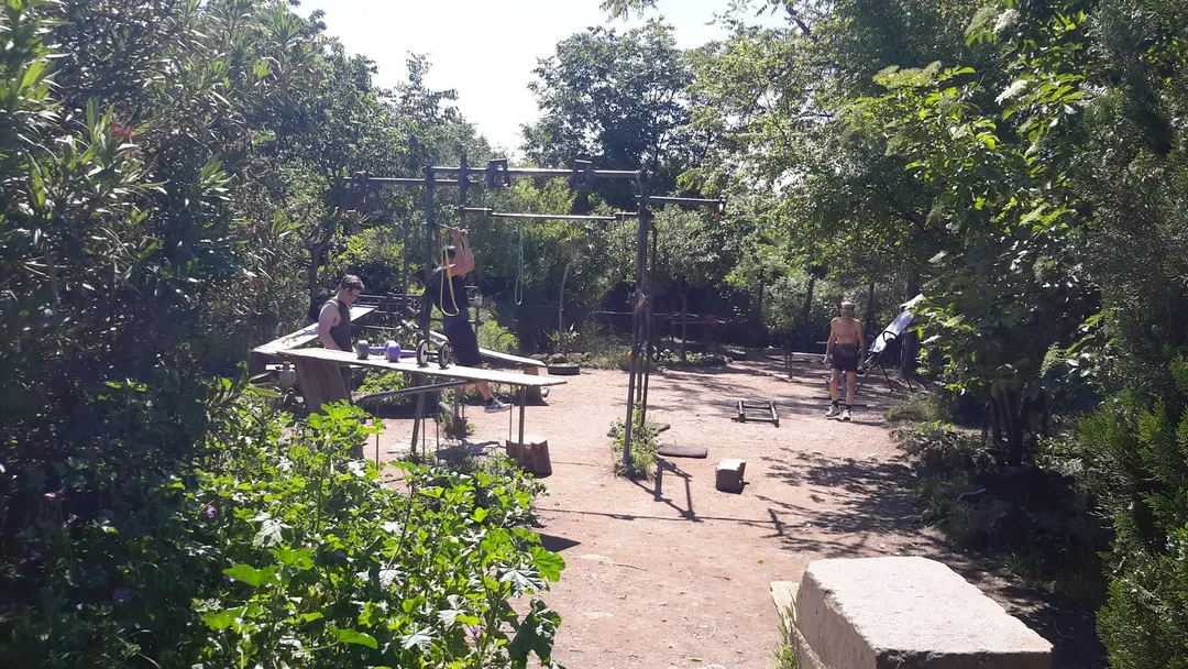 Бруси на майданчику Calisthenics Park at Viale Mario Leigheb, Roma – фото 2 з 2