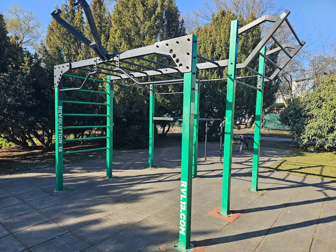 Espalderas en Calisthenics Park at Chopinova, Praha – foto 3 de 5
