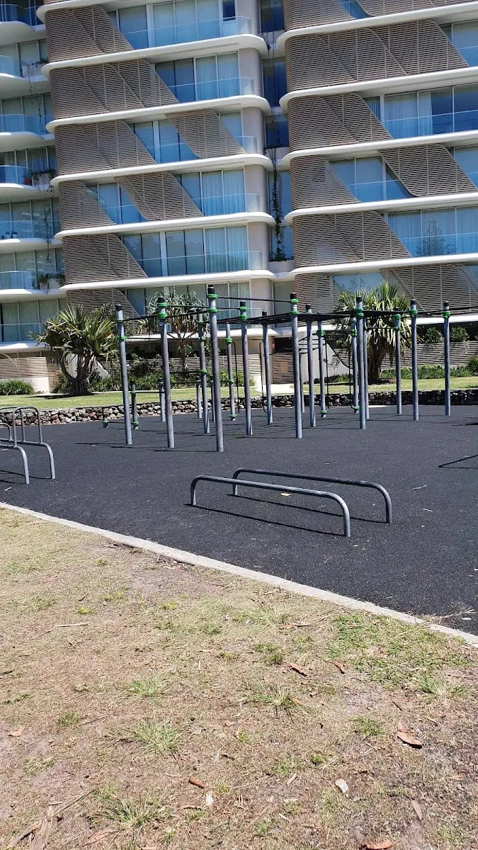 Parallel Gym Bars at Calisthenics Park at Goodwin Terrace, Gold Coast – photo 2 of 5