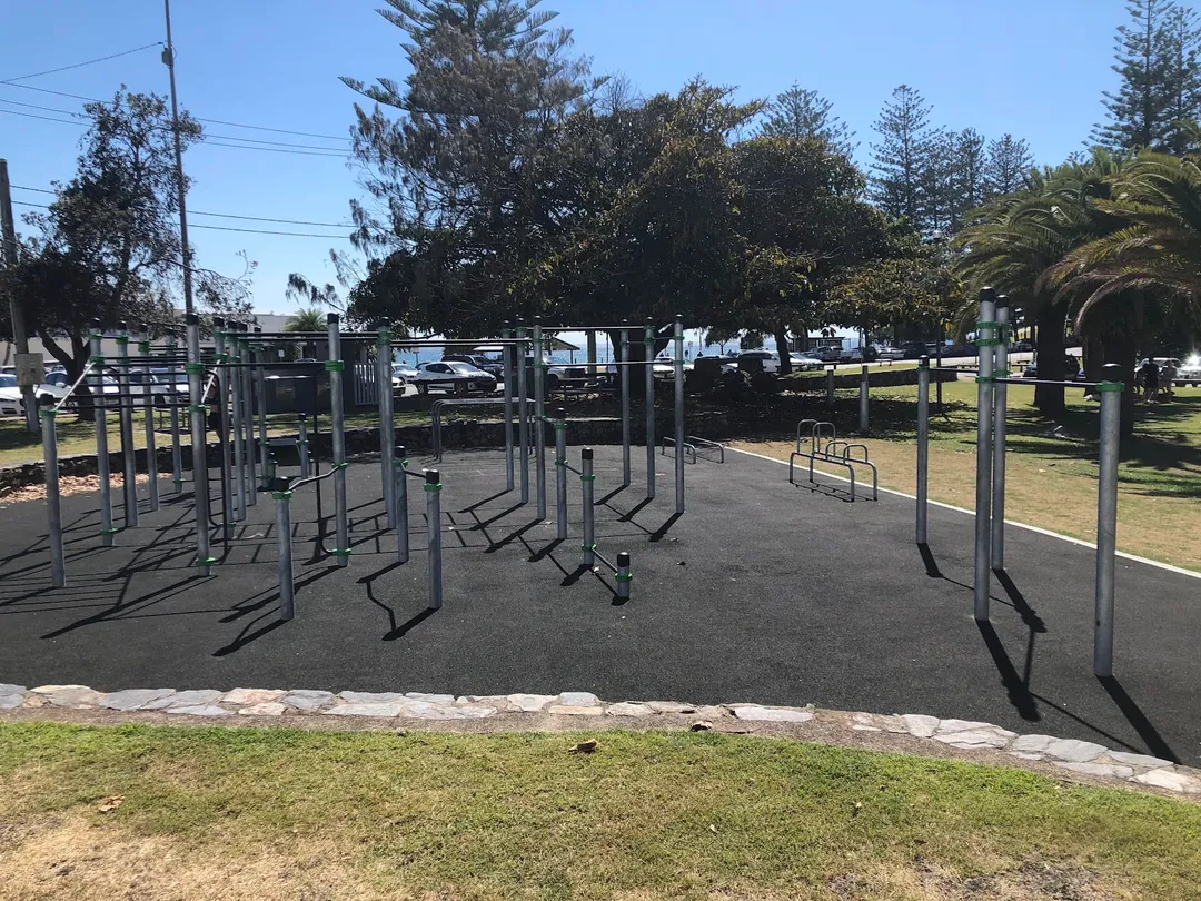 Pull Up Bar at Calisthenics Park at Goodwin Terrace, Gold Coast – photo 1 of 5