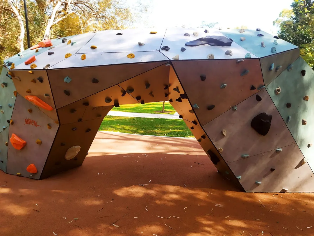 Бруси на майданчику Calisthenics Park at Great Eastern Highway, Perth – фото 2 з 2