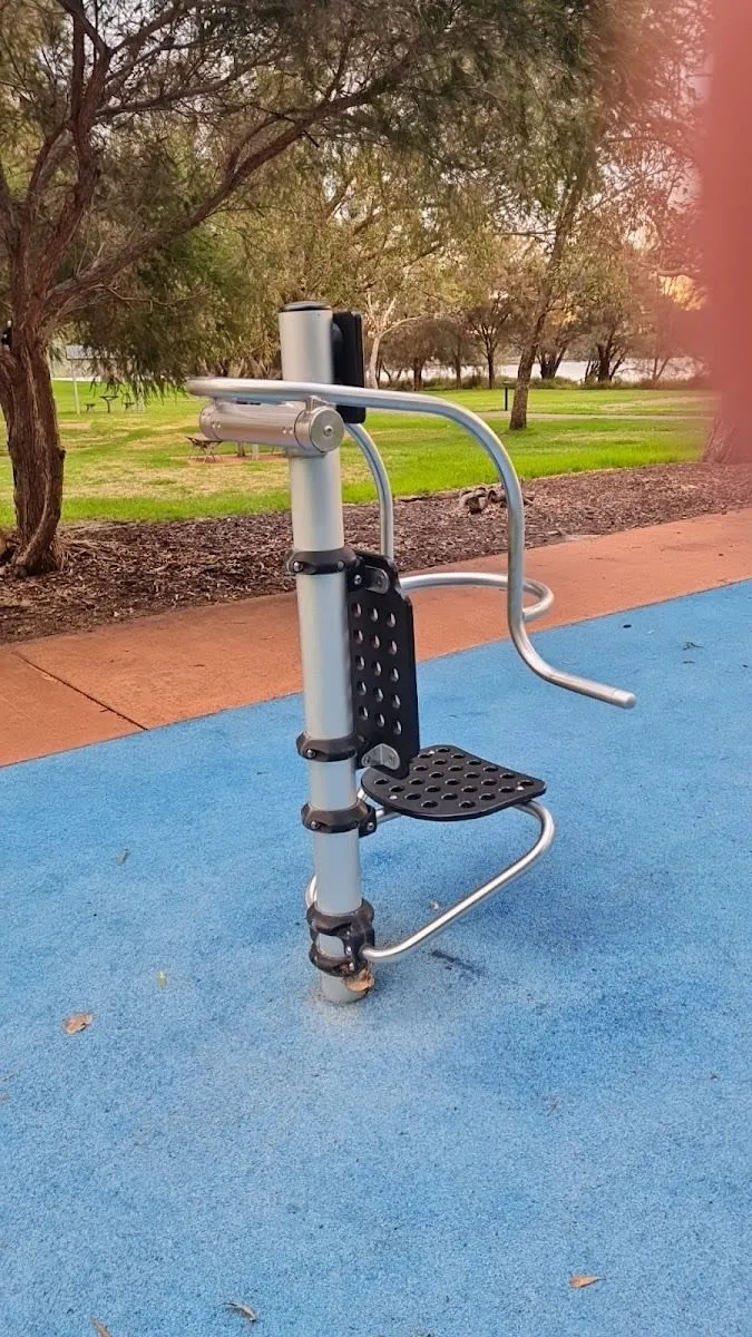 Лавка для преса на майданчику Calisthenics Park at Great Eastern Highway, Perth #wp3811 – фото 7 з 8