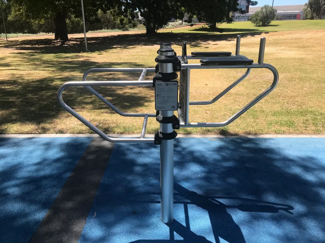 Лавка для преса на майданчику Calisthenics Park at Great Eastern Highway, Perth #wp3811 – фото 3 з 8