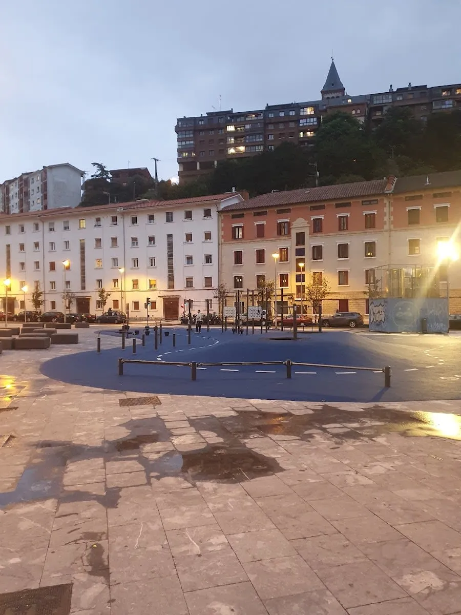 Hangelstange bei Calisthenics Park at Zarautz kalea, Donostia / San Sebastián – Foto 2 von 2