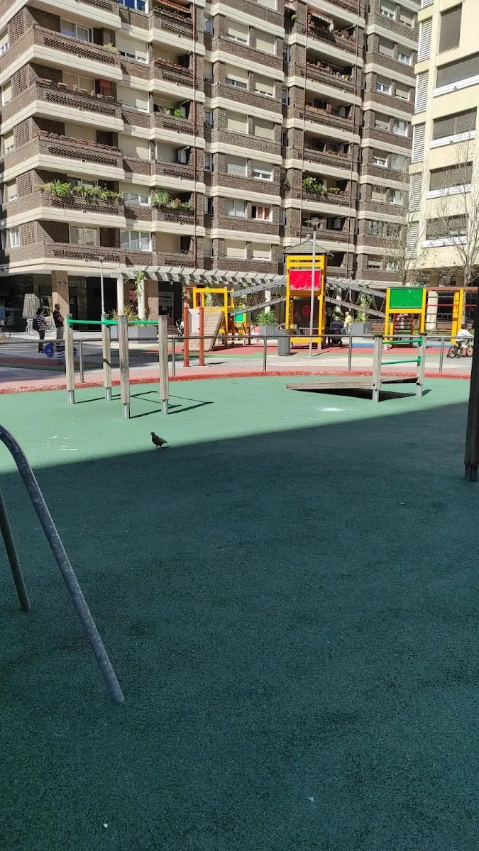 Barre de pompes à Calisthenics Park at Etxeberri plaza, Donostia / San Sebastián – photo 4 sur 4