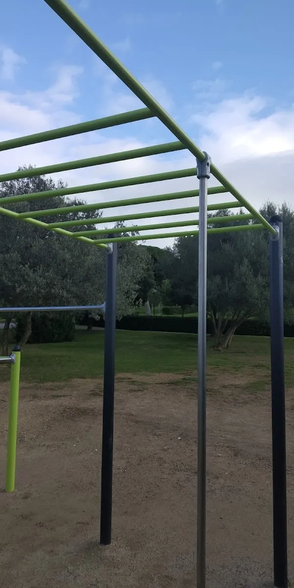 Скамья для пресса на площадке Calisthenics Park at Via Diego Gregorio Cadello, Casteddu/Cagliari – фото 4 из 4