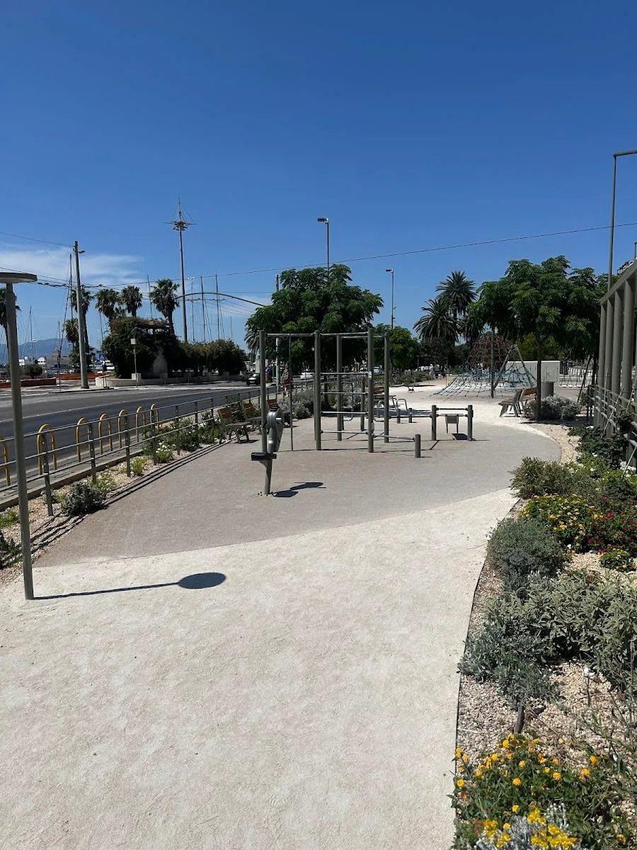 Бруси на майданчику Calisthenics Park at Via Roma, Casteddu/Cagliari – фото 2 з 2