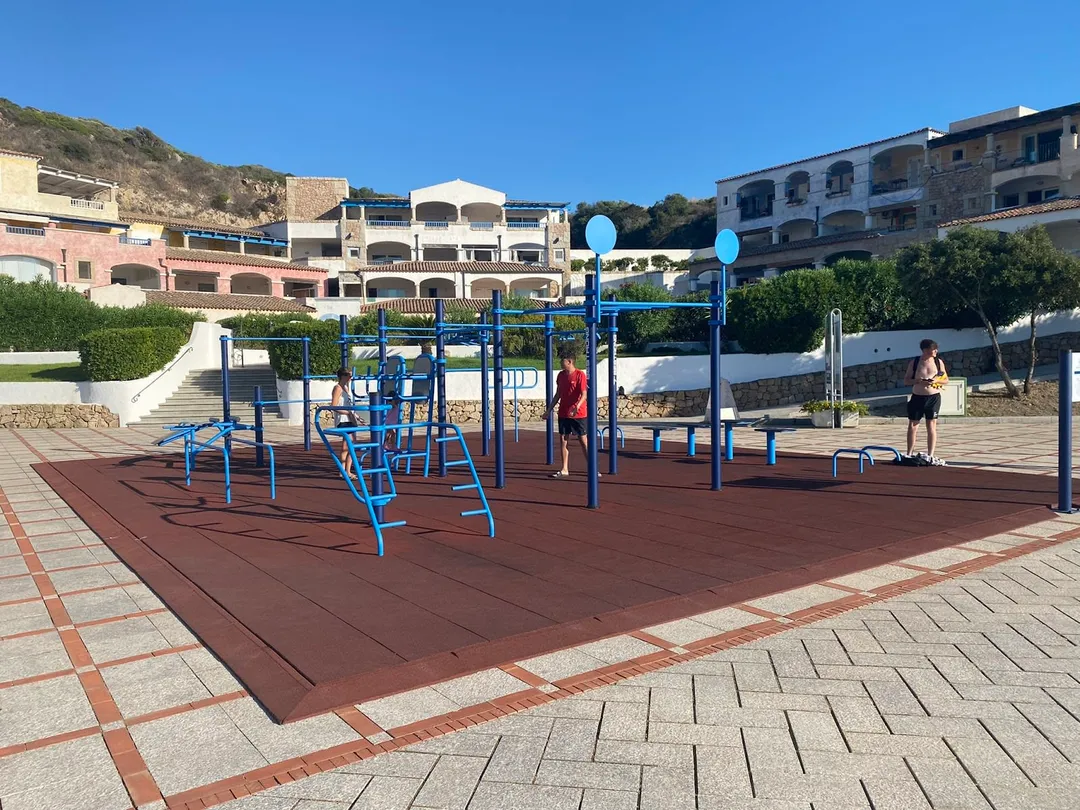 Pull Up Bar at Calisthenics Park at Porto turistico, Lungòni/Santa Teresa Gallura – photo 1 of 2