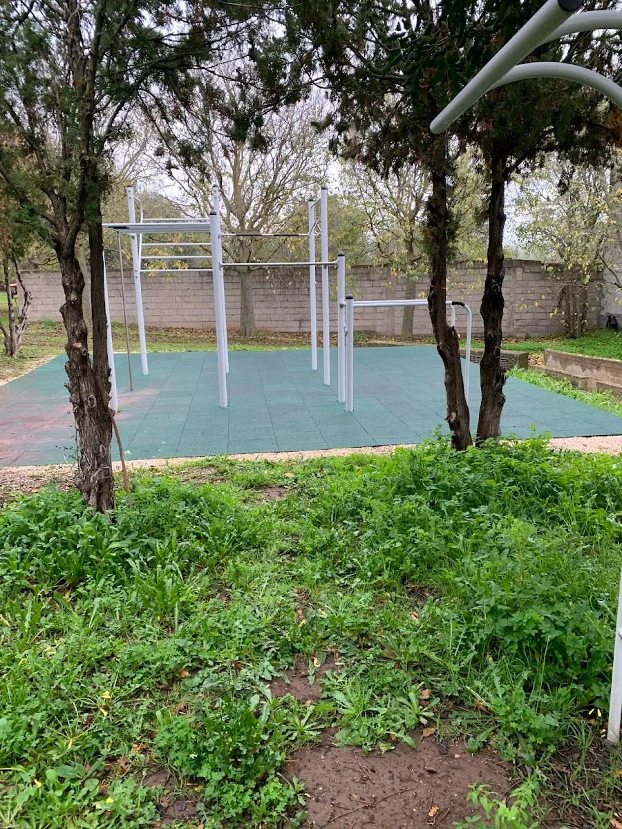 Parallel Gym Bars at Calisthenics Park at Via Francesco Cossiga, Nuràminis/Nuraminis – photo 2 of 5