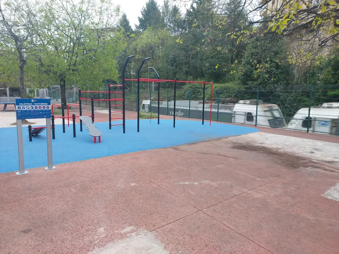 Pull Up Bar at Calisthenics Park at Skate Park Intxaurrondo, Donostia / San Sebastián – photo 1 of 1