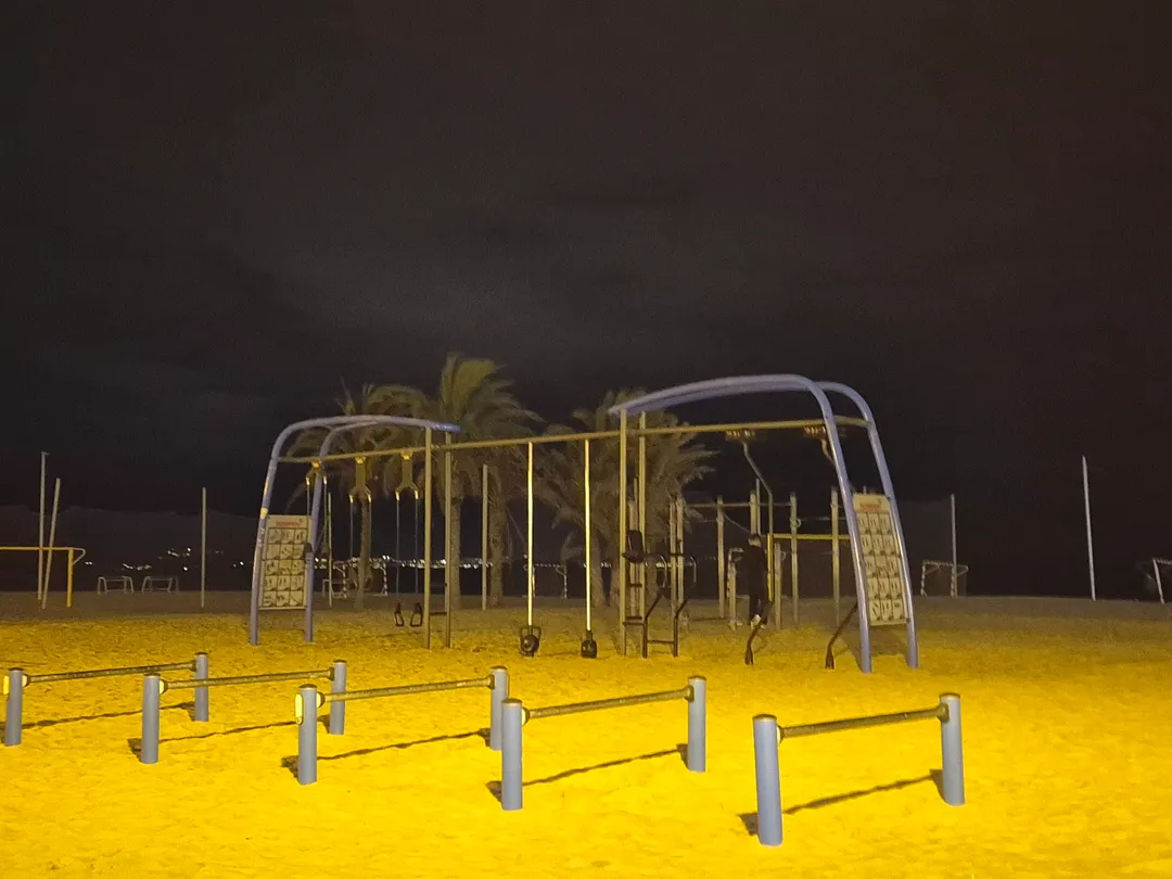 Panca per addominali presso Calisthenics Park at Avinguda de Niça, Alacant / Alicante – foto 4 di 4