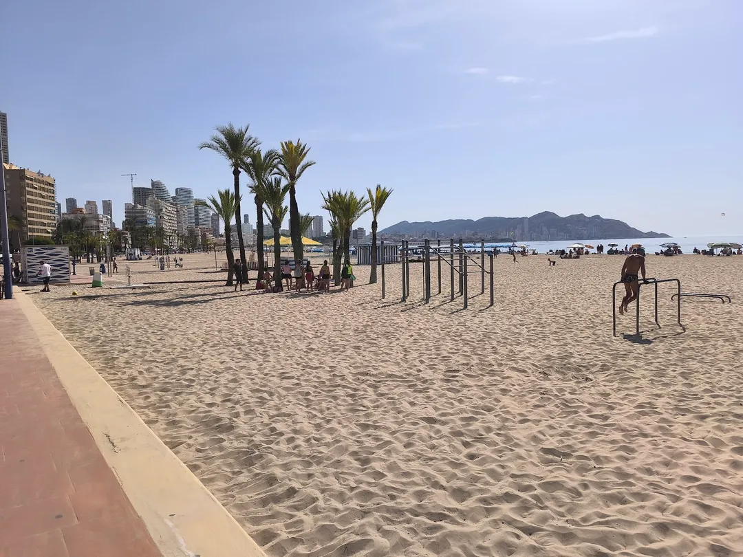Pull Up Bar at Calisthenics Park at Circuito urbano de ejercicio, Benidorm – photo 1 of 2