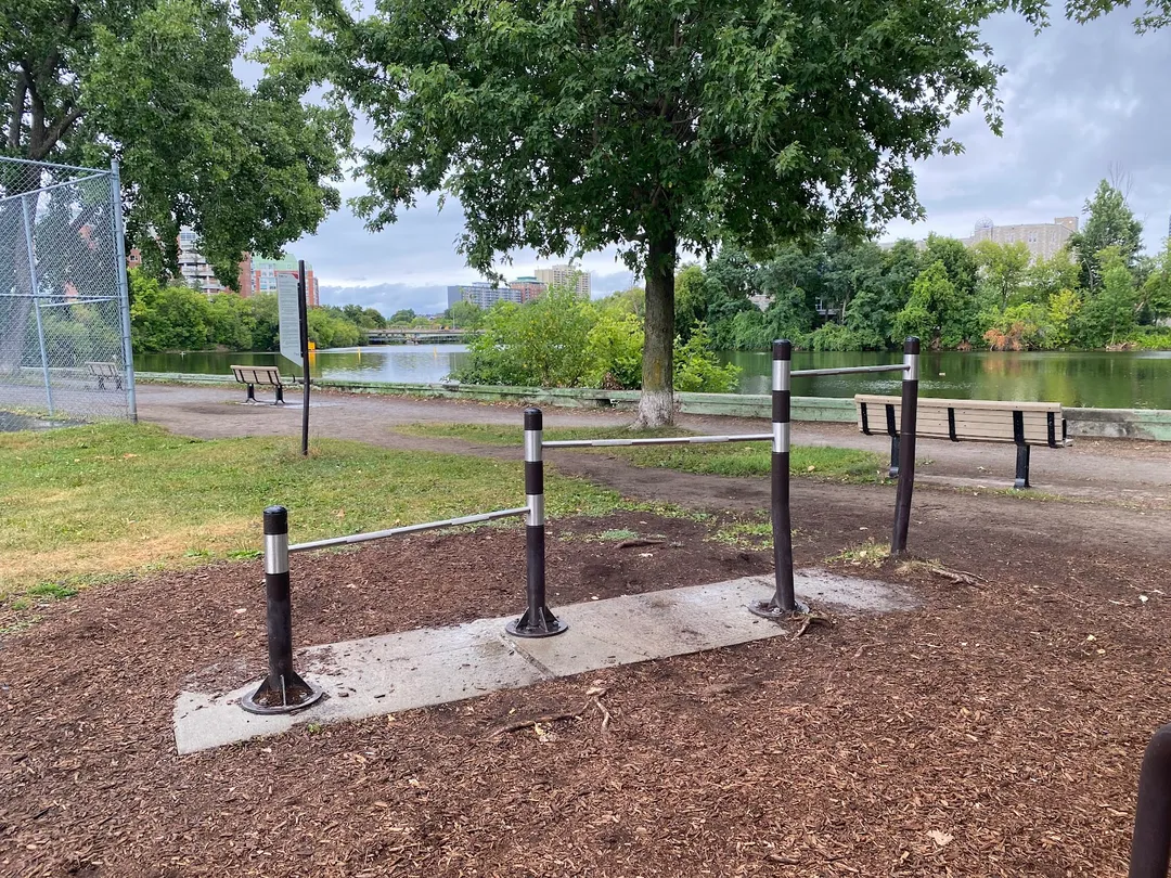 Push Up Bar at Calisthenics Park at Rideau River Eastern Pathway, Ottawa #wp3854 – photo 3 of 5