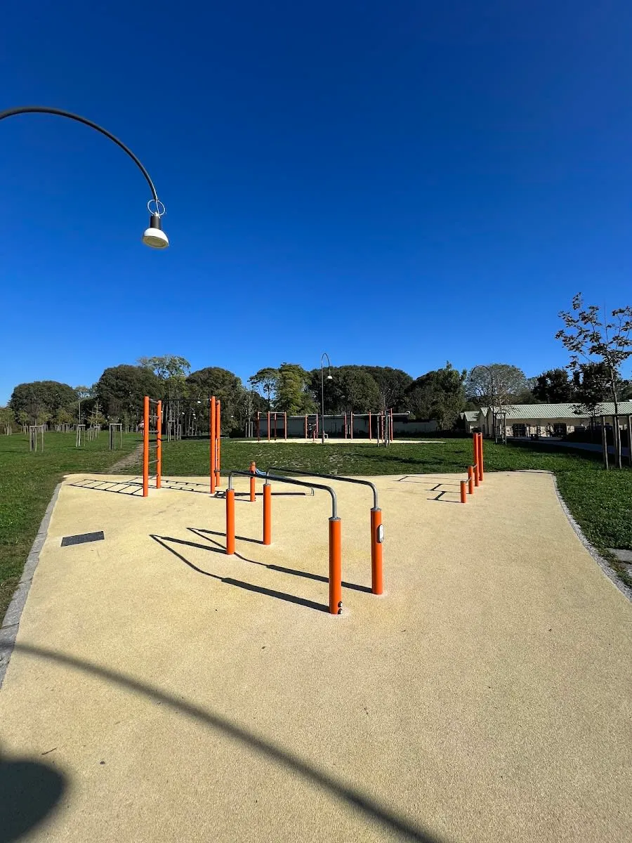 Platformă de sărituri la Calisthenics Park at Via Ernesto Teodoro Moneta, Milano – fotografia 5 din 5