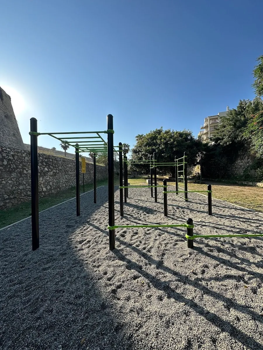 Bară de tracțiuni la Calisthenics Park at Νικολάου Πλαστήρα, Δημοτική Ενότητα Ηρακλείου – fotografia 6 din 7