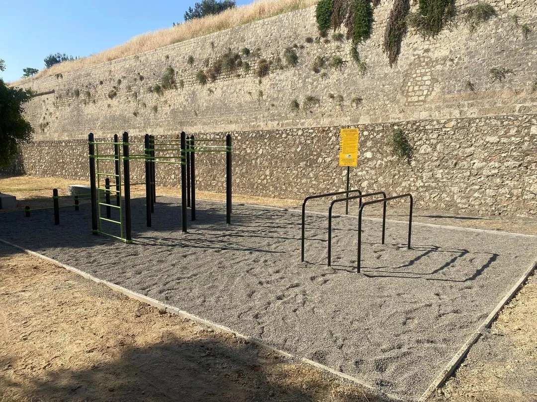 Bară de flotări la Calisthenics Park at Νικολάου Πλαστήρα, Δημοτική Ενότητα Ηρακλείου – fotografia 5 din 7