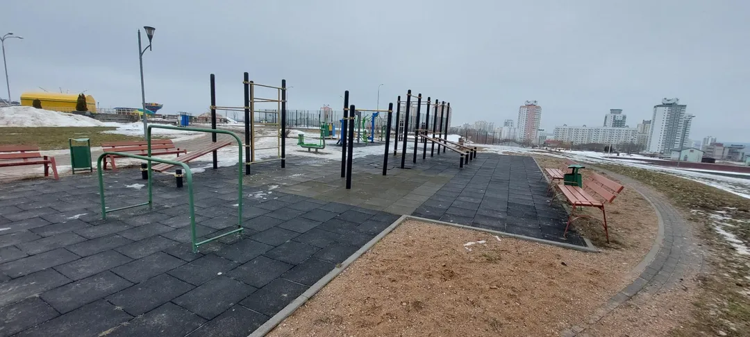 Pull Up Bar at Calisthenics Park at Казіміраўская вуліца, Мінск #wp3873 – photo 1 of 2