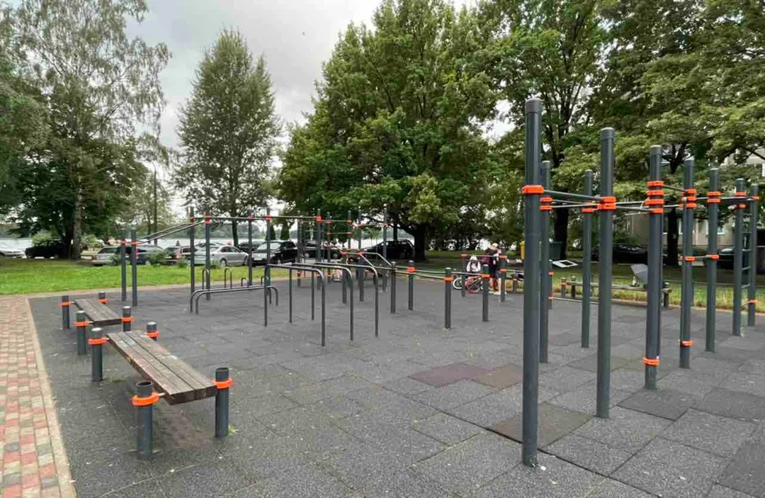 Sbarra per trazioni presso Calisthenics Park at Latgales iela, Rīga – foto 1 di 1