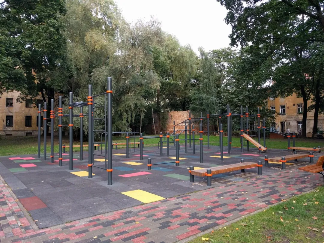 Sbarra per trazioni presso Calisthenics Park at Power Camp, Rīga – foto 1 di 1