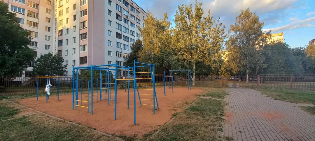 Pull Up Bar at Calisthenics Park at вуліца Дуніна-Марцінкевіча, Мінск – photo 1 of 1