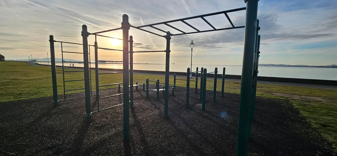 Barre de traction à Calisthenics Park at Clontarf Road, Dublin – photo 1 sur 1