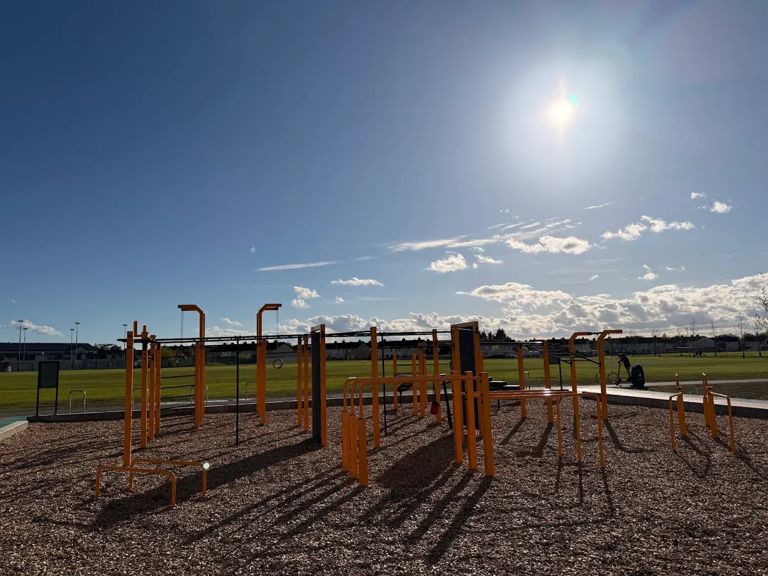 Espalderas en Calisthenics Park at Bóthar na Life, Clondalkin – foto 3 de 3